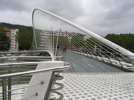 Zubi Zuri Brücke, Bilbao, Spanien