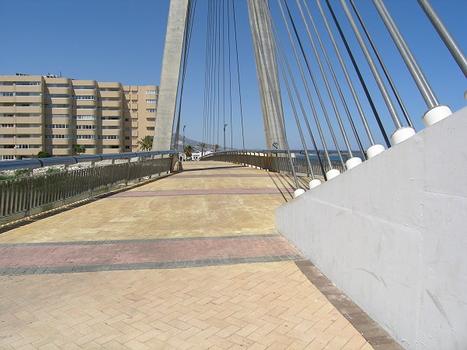 Fußgängerbrücke über den Rio Fuengirola, Spanien