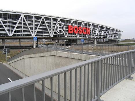 Nouveau pont-parking du centre des expositions de Stuttgart