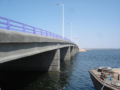 Pont de Djerba, TunisieVue latérale du nouveau pont