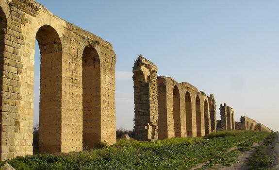 Pont-aqueduc romain de Zaghouan-Carthage au niveau de la RN3