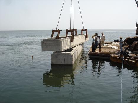 Neue Brücke am El-Kantara-Damm zur Insel Djerba