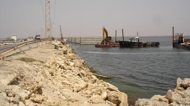 Brücke im Strassendamm zur Insel Djerba