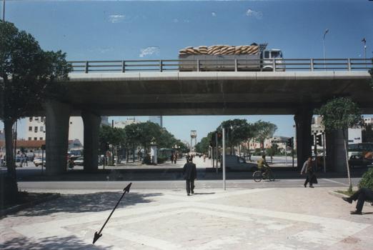 Viaduc de l'Avenue de la République à Tunis. Passage sur Avenue de Habib Bourguiba