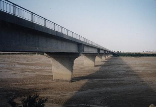 Pont sur oued Zeroud, Tunisie