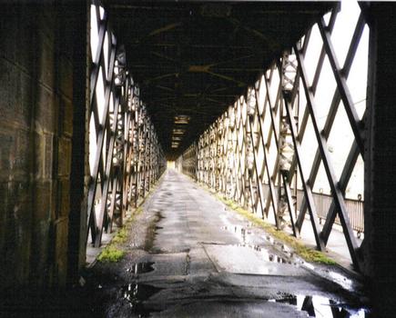 Eisenbahn- und Strassenbrücke in Pocinho
