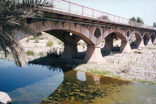 Brücke über den Oued Nfis