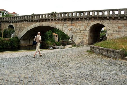 Bogenbrücke in Santo Tirso