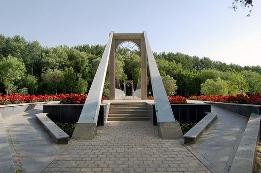 Pont Mirza Koochek Khan