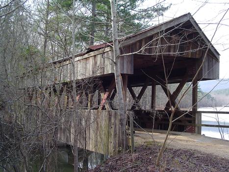 Bob Saunders Family Covered Bridge : Twin Pines Resort Lake Lauralee Sterret, Alabama USA