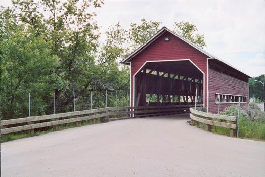 Pont Rouge du Parc de la Gorge, Coaticook, Québec, Canada
