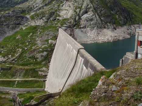 Lucendro Dam
