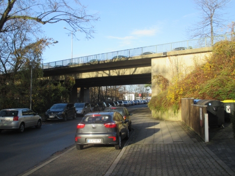 Brücke Buersche Straße : Ansicht von Süden, Brückenteil über die Bahnhofstr.