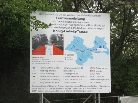Bauschild an der Brücke Blitzkulenstraße "Realisierung einer Fernwärmeleitung"