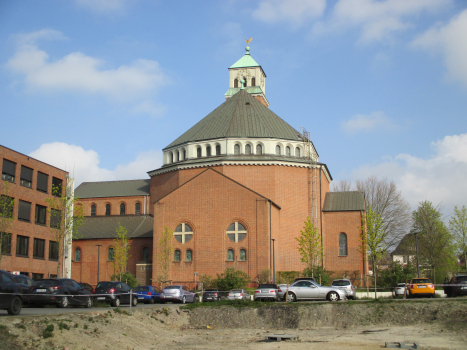 Heilig-Kreuz-Kirche: Ansicht von Süden