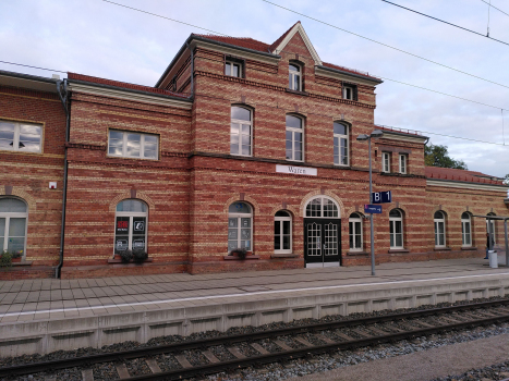Bahnhof Waren : Ansicht von Westen, von der Gleisseite