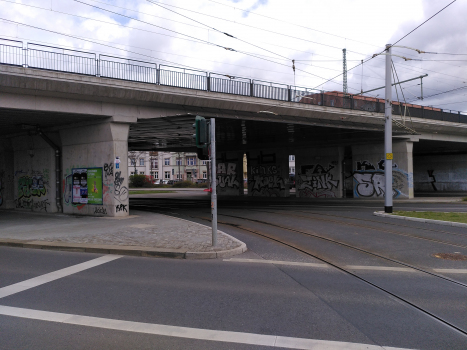 Eisenbahnüberführung Großenhainer Straße: von Süden gesehen
