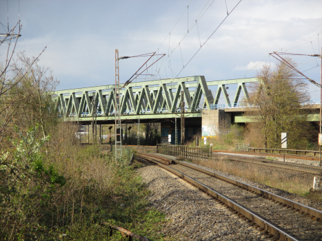 Rhein-Herne-Kanal-Brücke A 43:Ansicht von Süden, nördliches Brückensegment über die Eisenbahn