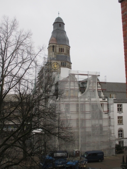 Altes Rathaus Gladbeck:Das Rathaus ist für die Dachsanierung und Fasadensanierung teilweise eingerüstet. Ansicht von Osten.