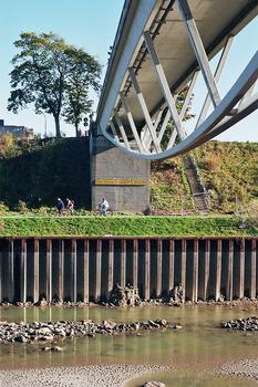Olfen-Vinumer Brücke - Blick auf das östliche Wiederlager bei leergelaufenem Kanal