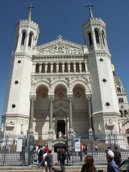 Basilique Notre Dame de FourvièreEntrée de la basilique