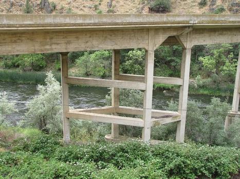 Klamath River Bridge skewed support
