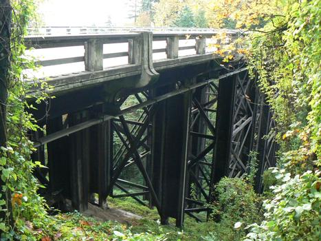 Newbury St. Viaduct on Barbur Blvd (Hwy 99W), Portland, Oregon