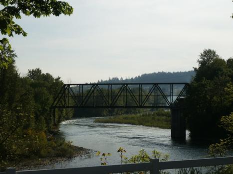 Clackamas River Railroad Bridge (end of Portland Avenue, Gladstone)