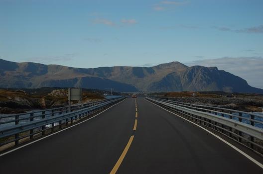 Hulvågen-Brücken, Møre og Romsdal, Norwegen