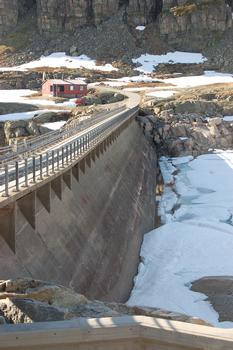 Staumauer des Svartavatnet, bei Røldal, Hordaland, Norwegen