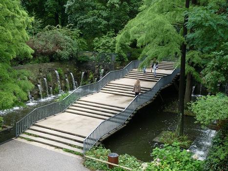 Treppenbrücke am Ende des Parks Planten un Blomen (Hamburg)