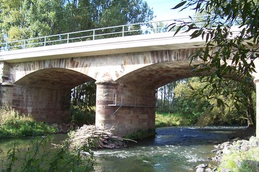 Eisenbahnbrücke Felsberg-Rhünda gegenüber Ortseinfahrt Harle an der Bundesstraße 253