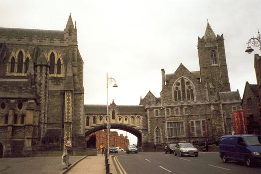 Pont entre Christ Church Cathedral et Synod Hall à Dublin