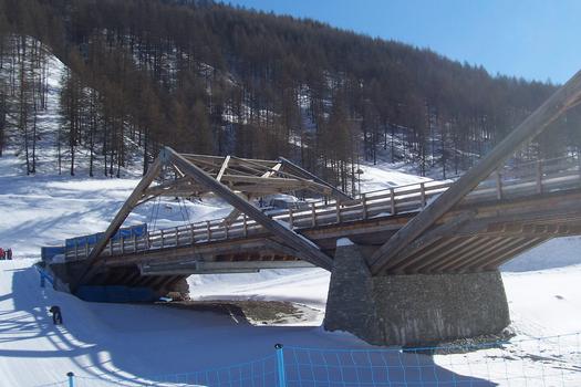 Brücke im Langlaufstadion von Pragelato/Plan in Italien