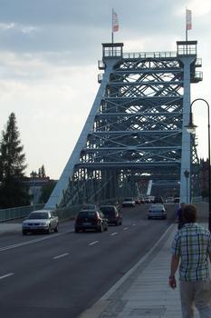Blaues Wunder oder auch Loschwitzer Brücke über die Elbe in Dresden