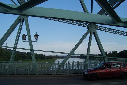 Blaues Wunder oder auch Loschwitzer Brücke über die Elbe in Dresden