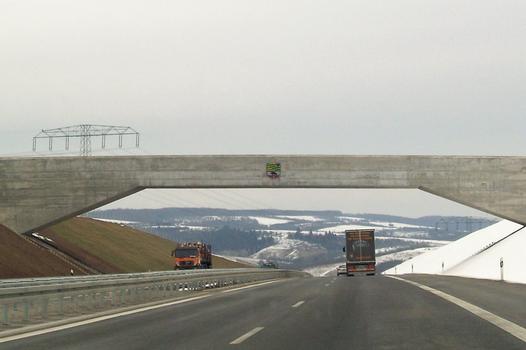 Pont marquant la frontière entre les Länder de Thuringe et Saxe-Anhalt sur l'Autoroute A38