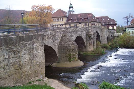 Bogenbrücke aus Stein in Obermaßfeld über die Werra, Baujahr: 1531-1536, Anzahl der Bögen: 6, Gesamtlänge: 66,75 m, Verkehrsweg: Fußgänger Thüringen