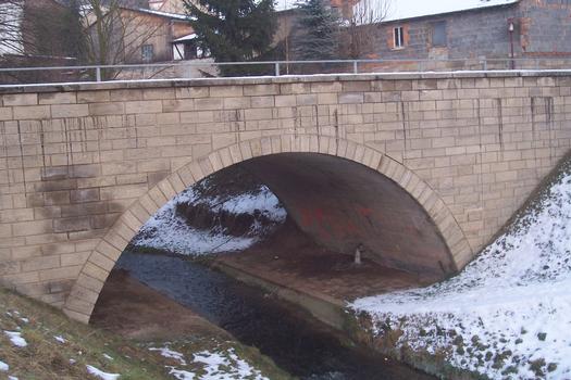 Brücke über den Lämpertsbach in der Ortschaft Nazza zwischen Mühlhausen und Eisenach
