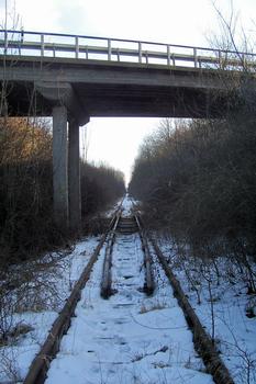Brücke im Zuge der L 2032 zwischen Dingelstädt und Wachstedt führt über die ehemalige «Kanonenbahn»-Strecke