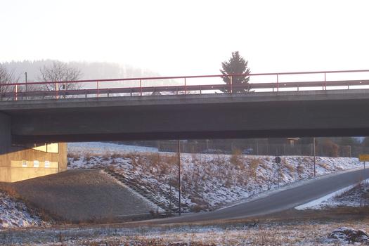 Straßenbrücke die in den Hörselbergtunnel Richtung Eisenach führt