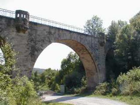 Diese ehemalige Eisenbahnbrücke befindet sich in Heyerode, 15 km von Mühlhausen in Thüringen entfernt und dient seit Mai 2005 als Rad- und Wanderweg