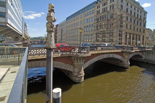 Adolphsbrücke über den Alsterfleet in Hamburg