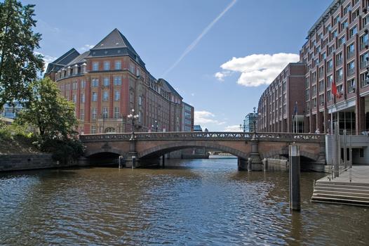 Heiligengeistbrücke über den Alsterfleet in Hamburg
