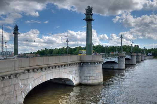 Ushakovsky most