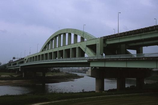 Erste Mei-Shywe-Brücke