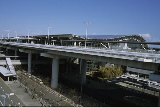 Kansai International Airport Terminal (Osaka, 1994)