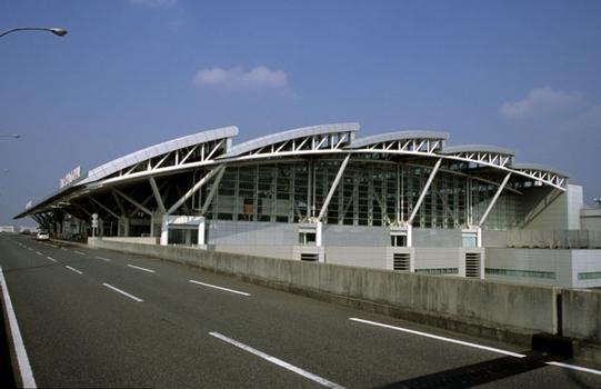 Abfertigungsgebäude am Internationalen Flughafen Fukuoka