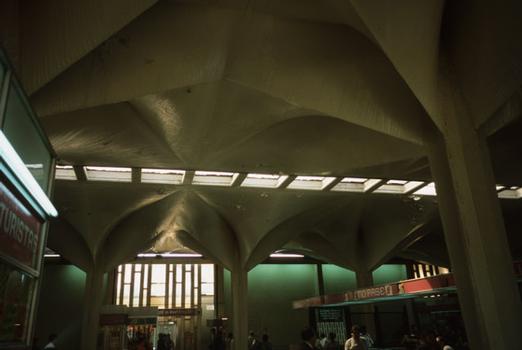 Metrobahnhof Merced