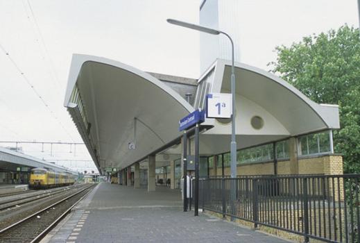Überdachung der Bahnsteige am Zentralbahnhof Rotterdam